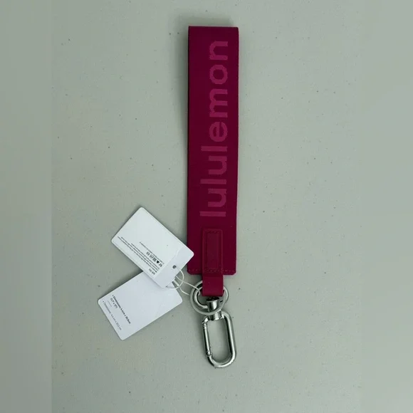 Lululemon Never Lost Keychain Wildberry Sonic PinkWLDB/SNCP